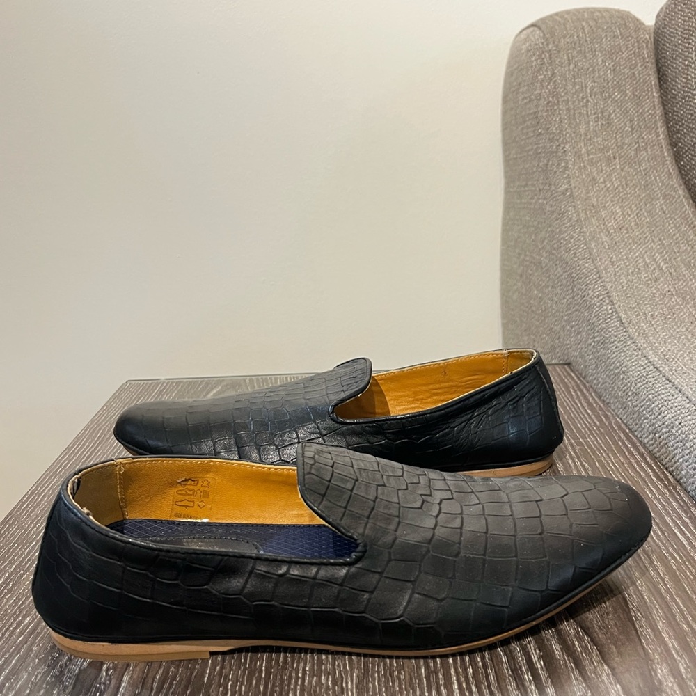 House of Hounds Croc Leather Shoes. Size 9